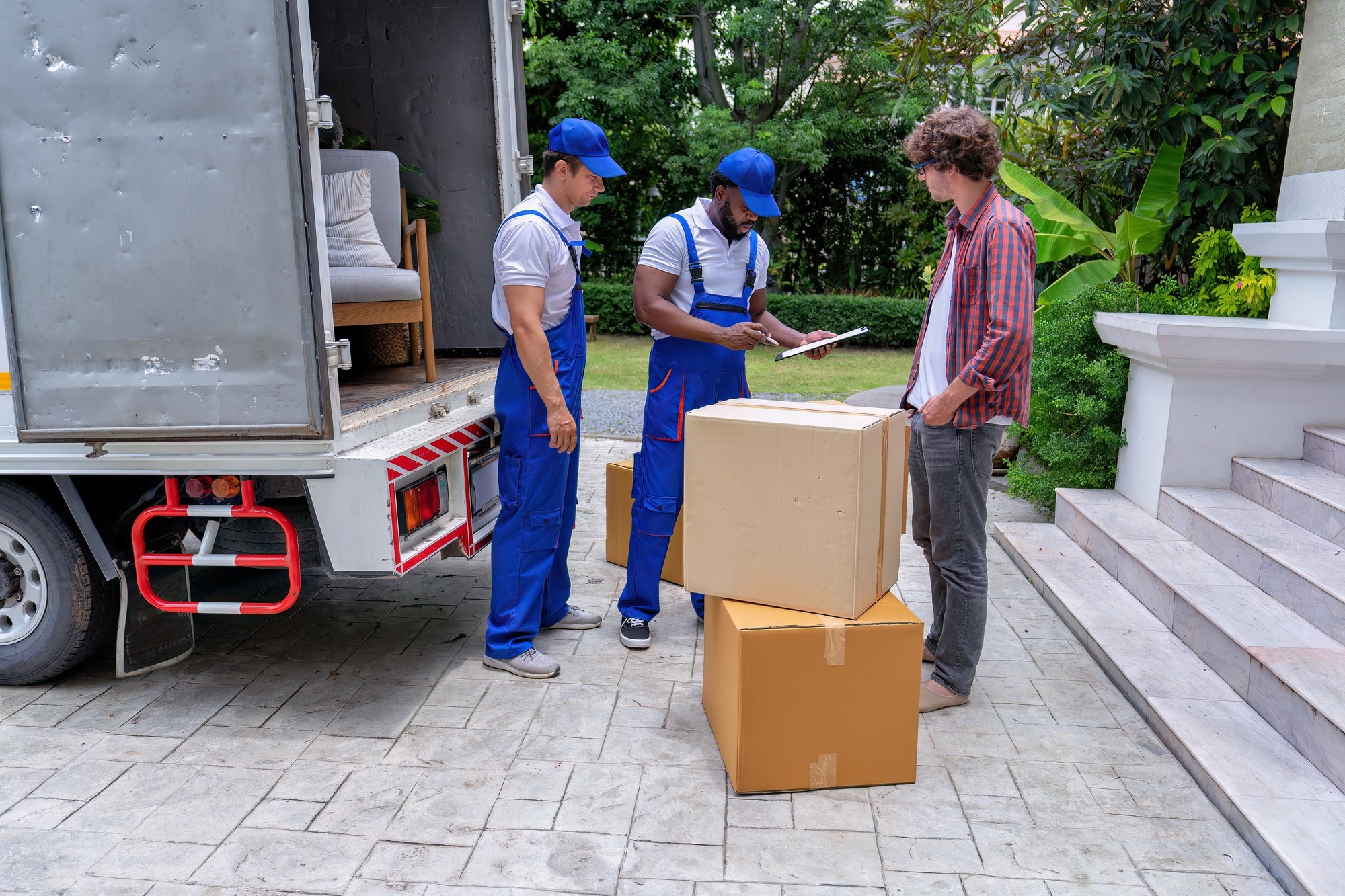 tips for moving with elderly family